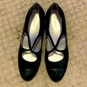 Black Trotter’s pump heels